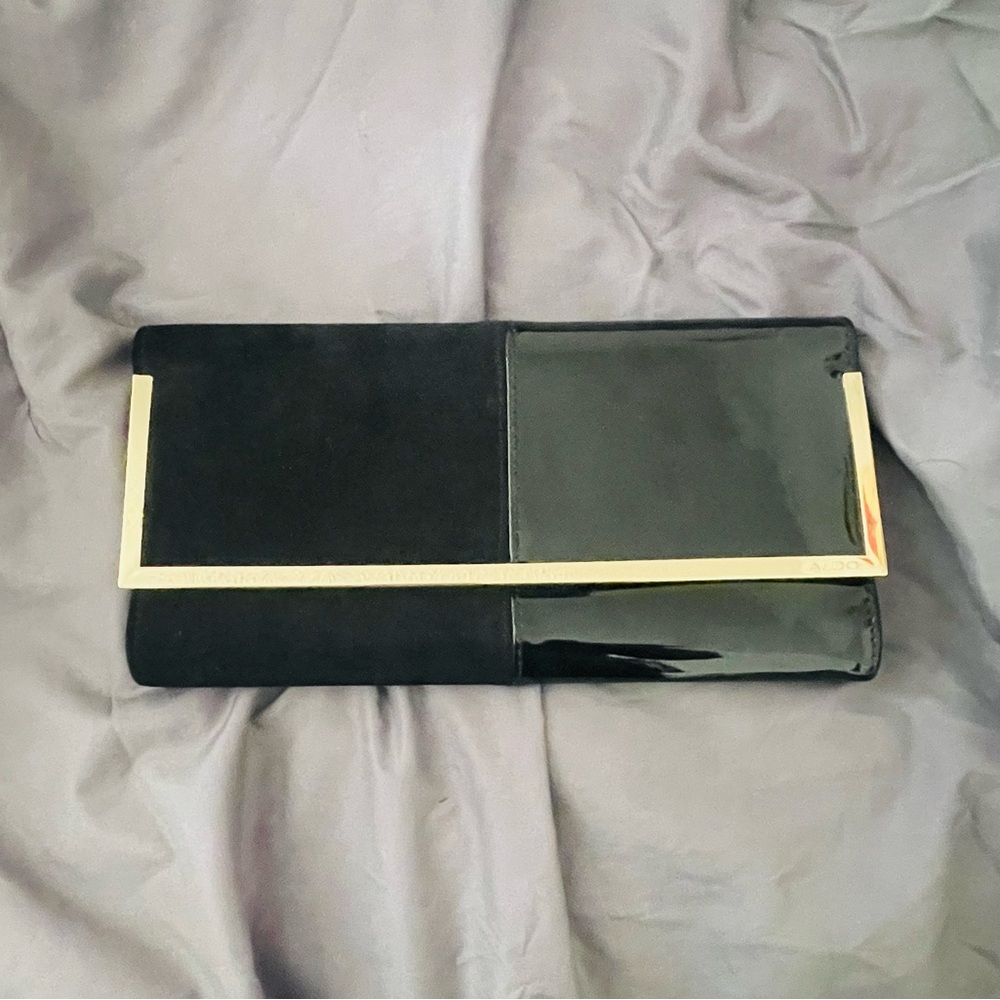 Black and gold clutch bag. Perfect for a night out.